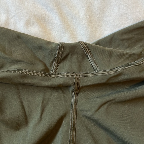Lululemon Wunder Train Tight with Pockets 28" - Picture 5 of 5